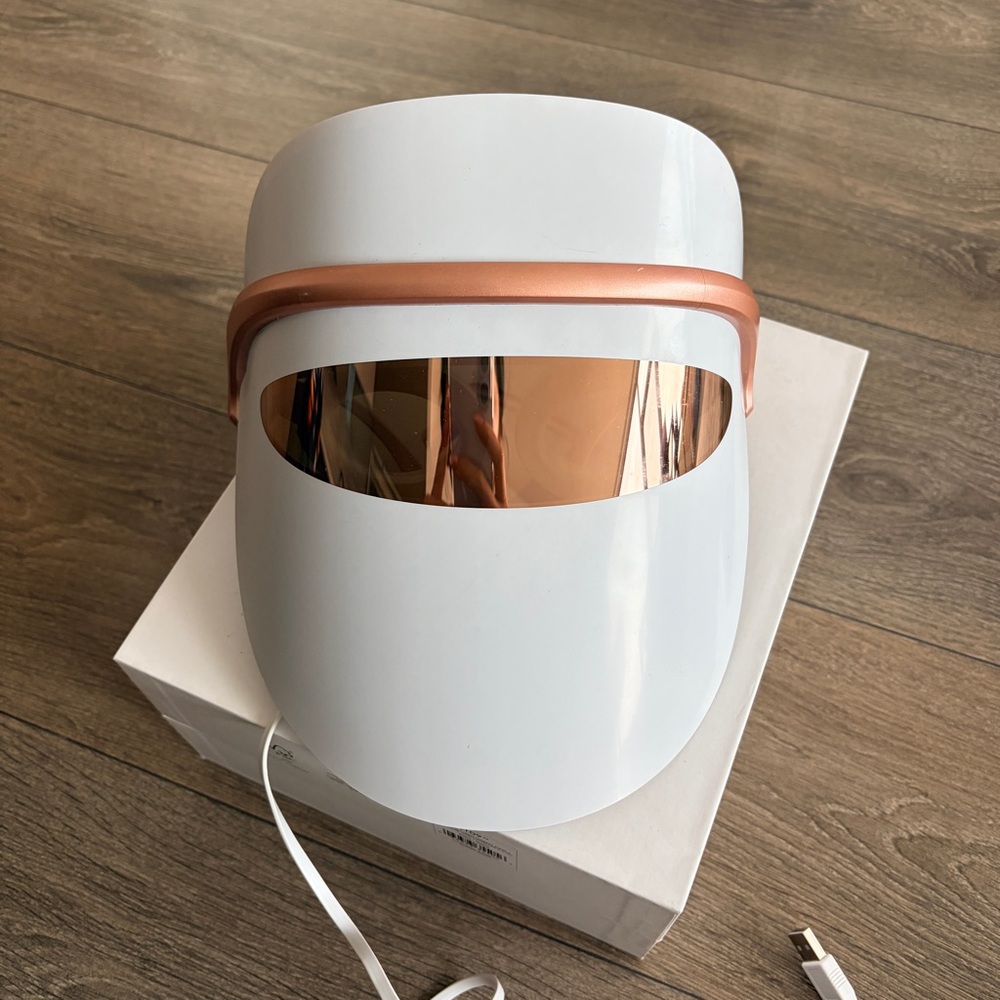 Auria LED Light Mask V1 - Picture 3 of 12